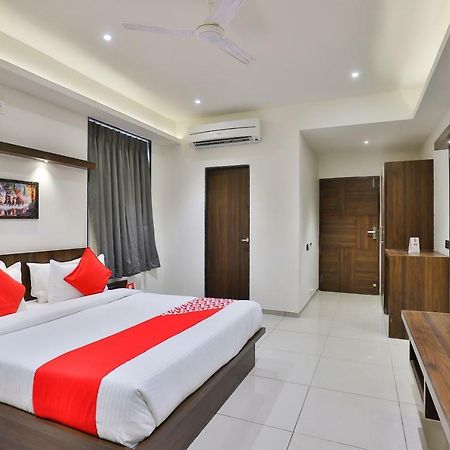 Oyo 16604 Hotel Sparsh Inn アーメダバード エクステリア 写真
