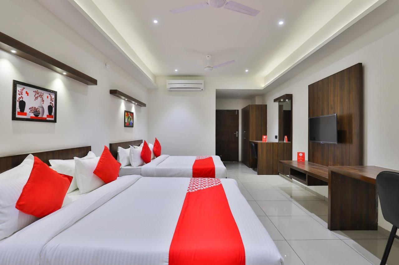 Oyo 16604 Hotel Sparsh Inn アーメダバード エクステリア 写真