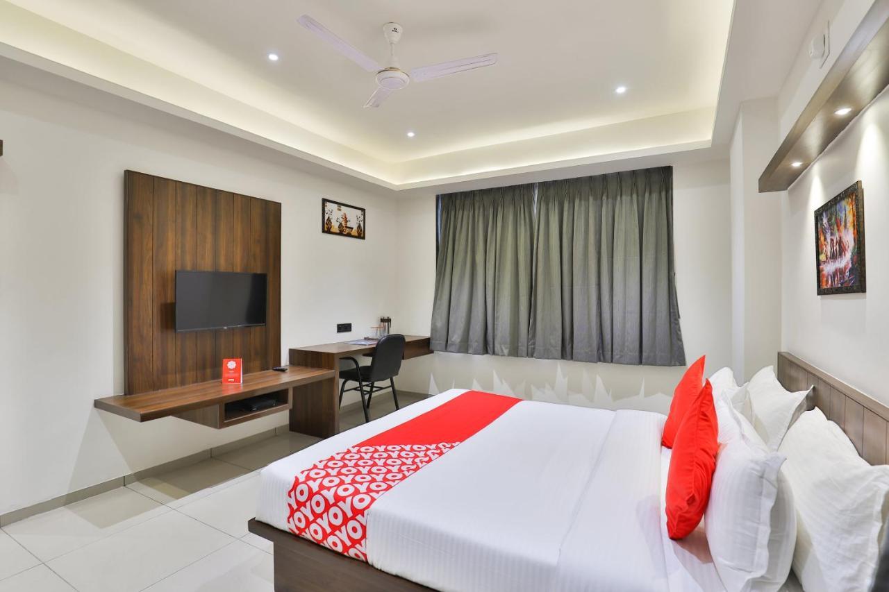 Oyo 16604 Hotel Sparsh Inn アーメダバード エクステリア 写真