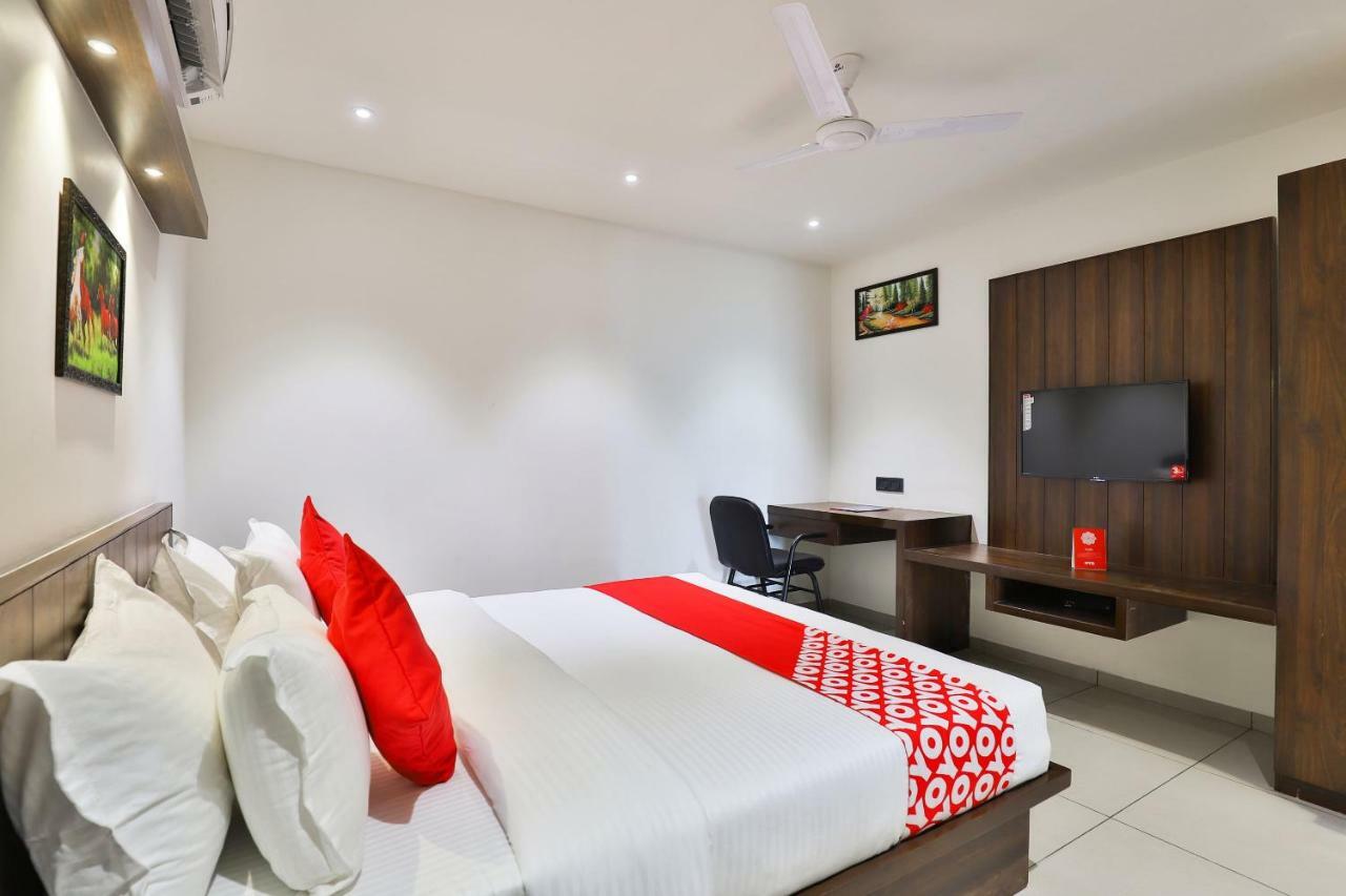 Oyo 16604 Hotel Sparsh Inn アーメダバード エクステリア 写真
