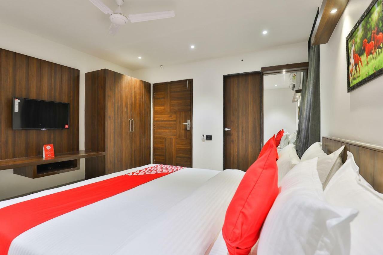 Oyo 16604 Hotel Sparsh Inn アーメダバード エクステリア 写真